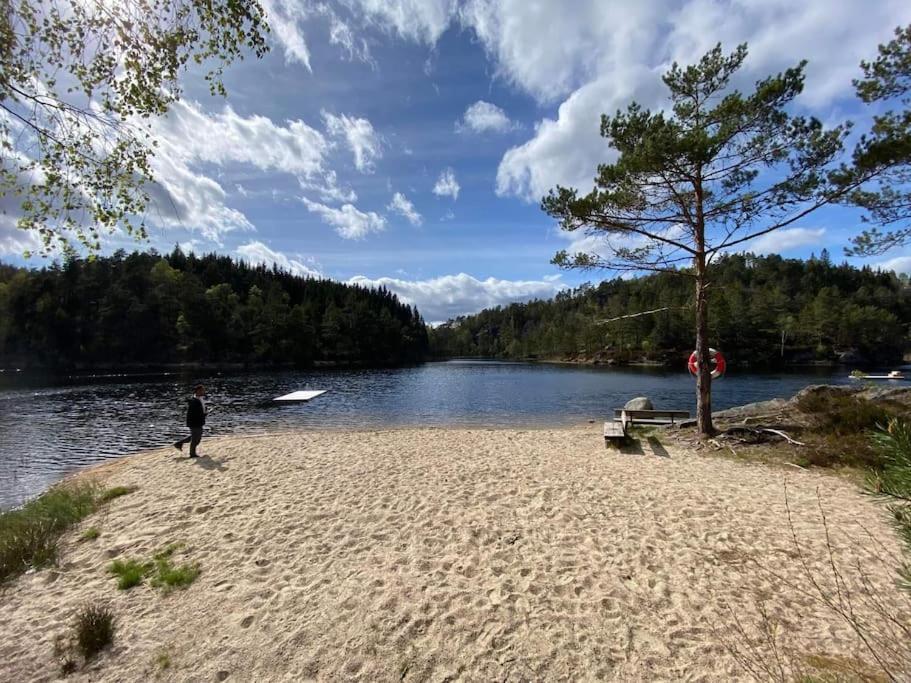 Romslig Og Fin Leilighet 17 Min Til Kristiansand Centrum Nodeland Luaran gambar